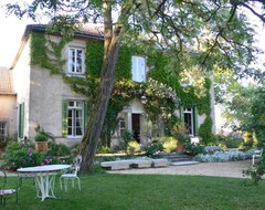 Cijela kuća/apartman A Charming House With A Pool. (Chaignay, Francuska)
