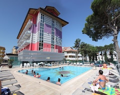 Hotelli Hotel Helen (Caorle, Italia)