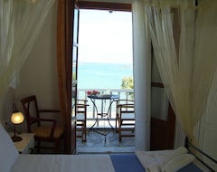 Khách sạn Hotel Roussos Beach (Naoussa, Hy Lạp)