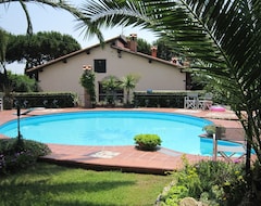 Koko talo/asunto Tuscan Villa,pool & Tennis Court, Wi-fi, Pet Friendly (Rosignano Marittimo, Italia)