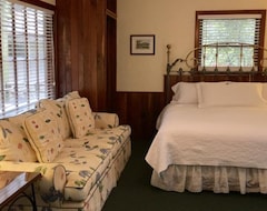 Khách sạn Outpost Inn (Highlands, Hoa Kỳ)