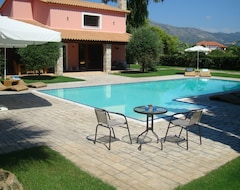Toàn bộ căn nhà/căn hộ Quiet, Luxury Beach Villa W/ Huge Pool, 5 Min'S Walk From The Beach (Krestena, Hy Lạp)