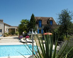 Toàn bộ căn nhà/căn hộ Country House With Private Heated Pool (Pomport, Pháp)