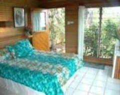 Bed & Breakfast Coconut Grove Beachfront Cottages (Matei, Fiji)