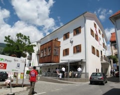 Otel Garni zum Hirschen (Mals, İtalya)