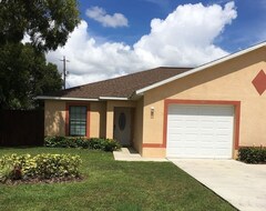 Entire House / Apartment King Sized Bed In Master. Sleeps Up To 7 People (Cape Coral, USA)