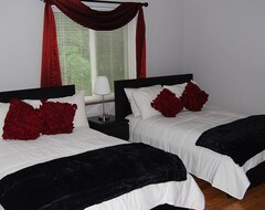 Entire House / Apartment Venetian Villa Vacation Home (Toledo, USA)