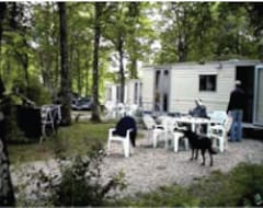 Campingplads Camping De La Croix D'Arles (Langres, Frankrig)