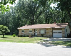 Entire House / Apartment Country Cottage-steps From Little Paw Paw Lake Beach (Coloma, USA)