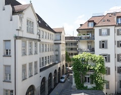 Entire House / Apartment Paradeplatz Apartment By Airhome (Zürich, Switzerland)
