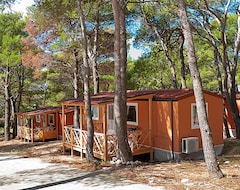 Khách sạn Mobile Homes Adriatic Camping - Baško Polje (Baška Voda, Croatia)