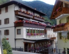 Khách sạn Alpina (Castello Tesino, Ý)