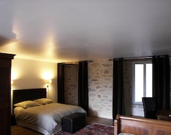 Bed & Breakfast Château de Salles Curan (Salles-Curan, Pháp)