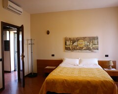 Bed & Breakfast Villa Francesca (Pomezia, Ý)