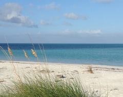 Casa/apartamento entero New Beachside Home, Sleeps 6: Free Kayak, Bikes, Paddle: 2 Min. Walk To Beach (Current, Bahamas)