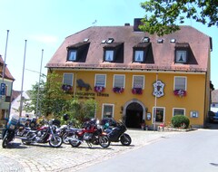 Khách sạn Zum Goldenen Löwen (Moosbach, Đức)