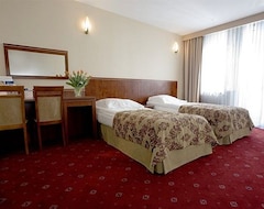 Hotel Promenada (Nieporęt, Poljska)