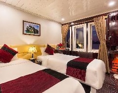 Hotel Halong Paloma Cruise (Hong Gai, Vietnam)