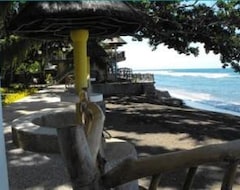 Khách sạn Camiguin Island Golden Sunset Beach Club (Mambajao, Philippines)