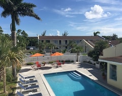 Hotel Colony Club Inn & Suites (Nassau, Bahami)
