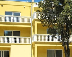 Aparthotel Apartmani Cuka (Pakoštane, Hrvatska)