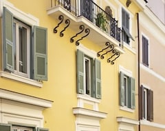 Hotelli Garibaldi Suites Piazza Di Spagna (Rooma, Italia)