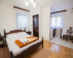 Hotel Guest House 4M (Petrovac, Crna Gora)