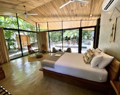 Khách sạn Villas Kalei (Playa Grande, Costa Rica)