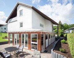 Koko talo/asunto Detached Holiday Home For Group Accommodation In The Sauerland With Lots Of Space And A Garden (Schmallenberg, Saksa)