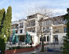 Khách sạn Millenium (Pogradec, Albania)