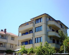 Khách sạn Dream House (Ahtopol, Bun-ga-ri)