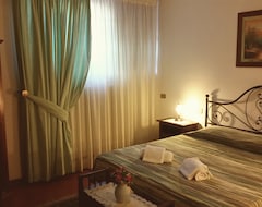 Hotel Casale Virgili (Siena, Italy)