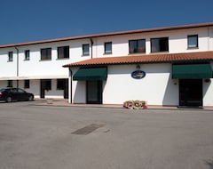 Khách sạn Lory (Ficarolo, Ý)