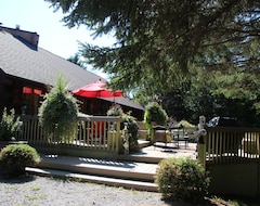 Jewel On The Hill Bed & Breakfast (Coe Hill, Canada)