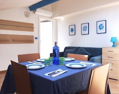 Cijela kuća/apartman La Casa Azzurra: Delizioso Bilocale A Pochi Metri Dal Mare Di S. Lorenzo (im) (San Lorenzo al Mare, Italija)