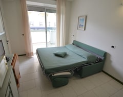 Hotel Residence Club House (Cattòlica, Italy)