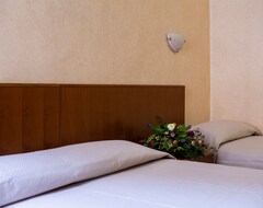 Khách sạn Hotel Astor (Piacenza, Ý)