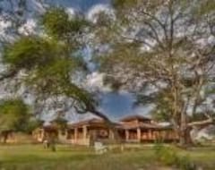 Khách sạn Ashnil Aruba Lodge (Voi, Kenya)