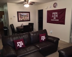 Hele huset/lejligheden Cute And Roomy Aggieland Apartment! (College Station, USA)