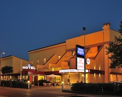Khách sạn Hotel Olimpia (Imola, Ý)