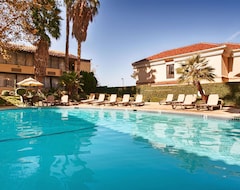 Otel Best Western Valencia/Six Flags Inn & Suites (Valencia, ABD)