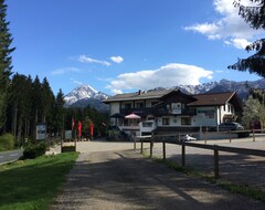 Majatalo Karawanken Lodge (Faak am See, Itävalta)