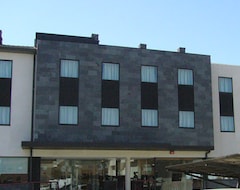 Hotel Alfinden (La Puebla de Alfindén, Spain)