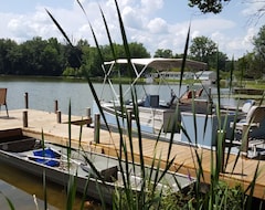 Toàn bộ căn nhà/căn hộ 3 Bedroom, 2 Bath Home, Private Fishing, Swimming Lake In Sister Lakes (Eau Claire, Hoa Kỳ)