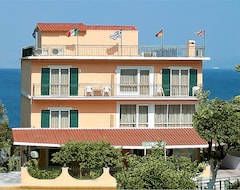 Hotel Perama (Perama, Greece)