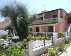 Koko talo/asunto Twin Studios (Benitses, Kreikka)