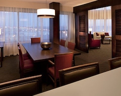 Khách sạn Delta Hotels By Marriott Edmonton Centre Suites (Edmonton, Canada)