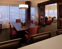 Delta Hotels By Marriott Edmonton Centre Suites (Edmonton, Canada)