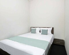 Hotel Oyo 4004 Vivo Rooms (Malang, Indonezija)