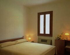 Hotel Volpara (Mussolente, Italy)